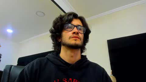 Snapshot of loggan_donnelly chatting on February 4, 11:06 pm Loggan online show from February 4, 11:06 pm