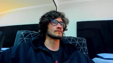 Snapshot of loggan_donnelly chatting on February 21, 9:11 pm Loggan online show from February 21, 9:11 pm