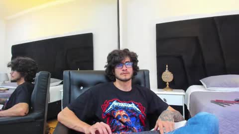 Snapshot of loggan_donnelly chatting on January 15, 8:05 pm Loggan online show from January 15, 8:05 pm
