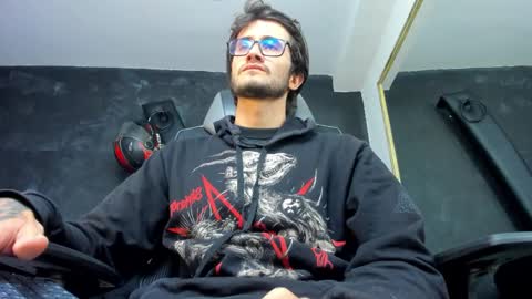 Snapshot of loggan_donnelly chatting on September 28, 8:18 pm Loggan online show from September 28, 8:18 pm