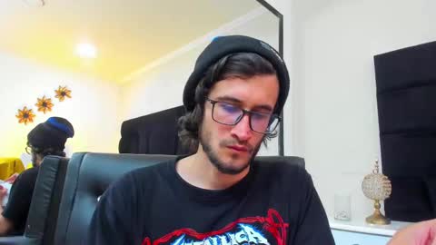 Snapshot of loggan_donnelly chatting on March 12, 8:52 pm Loggan online show from March 12, 8:52 pm
