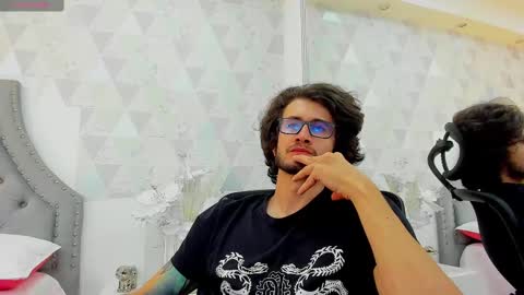 Snapshot of loggan_donnelly chatting on January 19, 6:20 am Loggan online show from January 19, 6:20 am