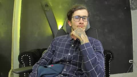 Snapshot of loggan_donnelly chatting on September 15, 8:21 pm Loggan online show from September 15, 8:21 pm