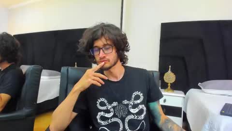 Snapshot of loggan_donnelly chatting on March 10, 8:01 pm Loggan online show from March 10, 8:01 pm