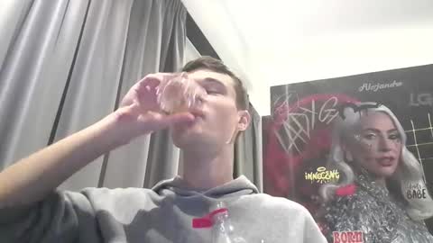 london_tomy online show from December 14, 1:12 am