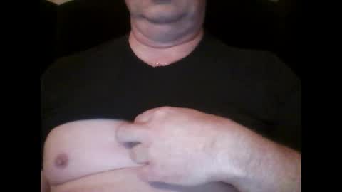 Snapshot of look823 chatting on December 14, 2:23 am look823 online show from December 14, 2:23 am