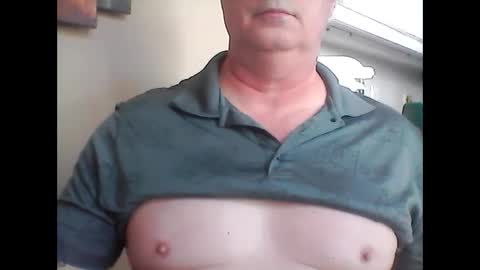 Snapshot of look823 chatting on September 11, 1:43 pm look823 online show from September 11, 1:43 pm