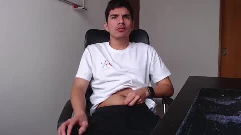 Snapshot of looki_16 chatting on March 7, 4:44 pm looki 16 online show from March 7, 4:44 pm