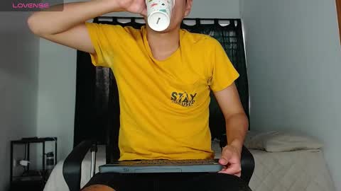 Snapshot of looki_16 chatting on February 3, 12:14 pm looki 16 online show from February 3, 12:14 pm