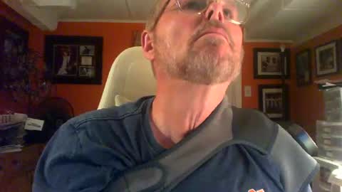 loosegravl online show from July 11, 6:54 pm