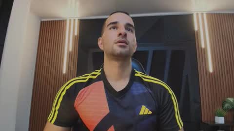  L O R E N Z O  Thumbs Up help  online show from January 12, 5:17 pm