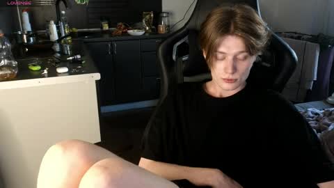 louie_evans online show from April 1, 4:36 am