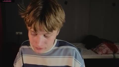 Snapshot of louie_evans chatting on October 9, 3:39 pm louie_evans online show from October 9, 3:39 pm
