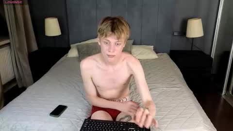 Snapshot of louie_evans chatting on September 26, 9:12 pm louie_evans online show from September 26, 9:12 pm