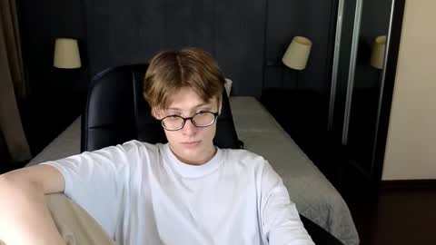 louie_evans online show from November 3, 9:05 pm