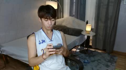 Snapshot of louieismy_name chatting on January 6, 1:42 am ignot ursh online show from January 6, 1:42 am