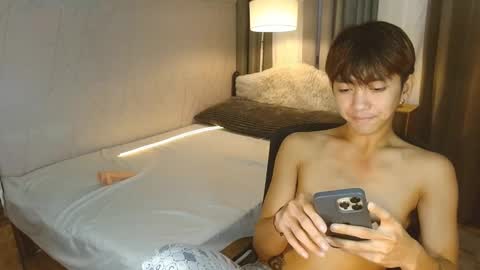 Snapshot of louieismy_name chatting on December 18, 2:10 am ignot ursh online show from December 18, 2:10 am
