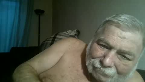 Snapshot of louis_chokdee chatting on March 1, 5:27 pm louis_chokdee online show from March 1, 5:27 pm