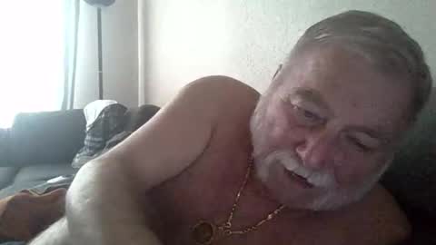 Snapshot of louis_chokdee chatting on September 27, 3:43 pm louis_chokdee online show from September 27, 3:43 pm