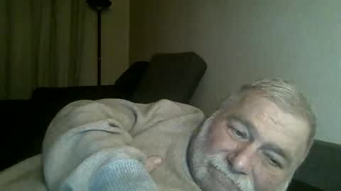 Snapshot of louis_chokdee chatting on December 4, 5:11 pm louis_chokdee online show from December 4, 5:11 pm
