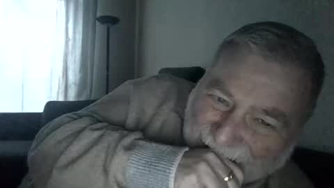 Snapshot of louis_chokdee chatting on December 6, 3:00 pm louis_chokdee online show from December 6, 3:00 pm