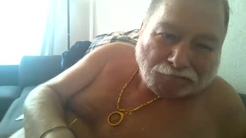 Snapshot of louis_chokdee chatting on March 9, 3:16 pm louis_chokdee online show from March 9, 3:16 pm