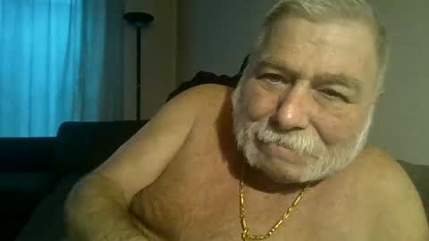 Snapshot of louis_chokdee chatting on February 24, 4:58 pm louis_chokdee online show from February 24, 4:58 pm