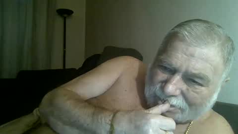 Snapshot of louis_chokdee chatting on December 8, 4:07 pm louis_chokdee online show from December 8, 4:07 pm