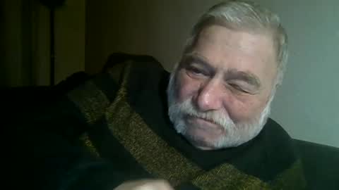 Snapshot of louis_chokdee chatting on December 22, 4:06 pm louis_chokdee online show from December 22, 4:06 pm