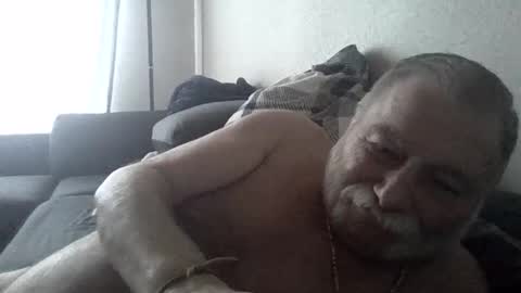 Snapshot of louis_chokdee chatting on February 28, 4:31 pm louis_chokdee online show from February 28, 4:31 pm
