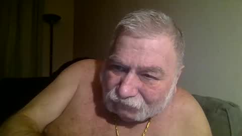Snapshot of louis_chokdee chatting on February 20, 6:02 pm louis_chokdee online show from February 20, 6:02 pm