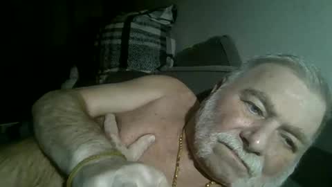 Snapshot of louis_chokdee chatting on March 6, 6:37 pm louis_chokdee online show from March 6, 6:37 pm