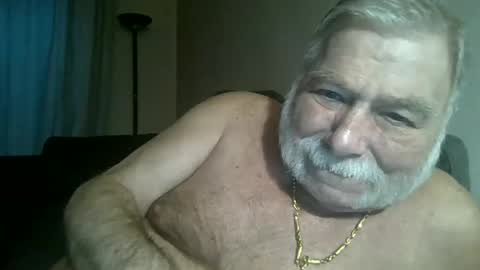 Snapshot of louis_chokdee chatting on January 2, 4:02 pm louis_chokdee online show from January 2, 4:02 pm