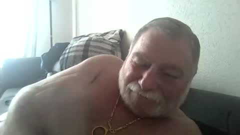 Snapshot of louis_chokdee chatting on March 10, 3:52 pm louis_chokdee online show from March 10, 3:52 pm
