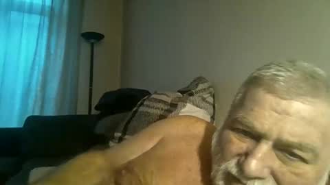 Snapshot of louis_chokdee chatting on February 12, 4:22 pm louis_chokdee online show from February 12, 4:22 pm