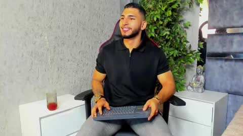 Louis online show from October 8, 8:46 pm