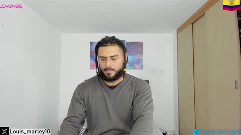 louis_marley_ online show from January 6, 8:39 pm