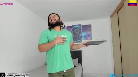 louis_marley_ online show from October 3, 6:46 pm