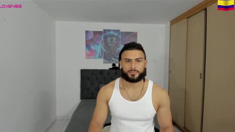 louis_marley_ online show from December 15, 11:09 pm