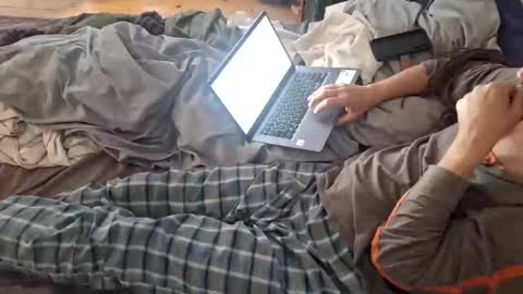 Snapshot of loveanarchist chatting on February 22, 9:23 am Love online show from February 22, 9:23 am