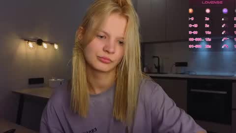 Jenn online show from April 28, 4:17 am