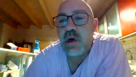 Snapshot of lover010983 chatting on September 16, 5:08 am lover010983 online show from September 16, 5:08 am