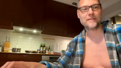 loveshine_ online show from February 11, 6:30 am