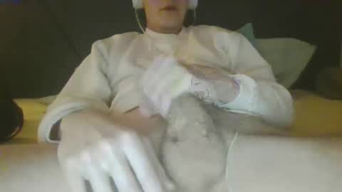 low512469 online show from February 23, 11:58 pm