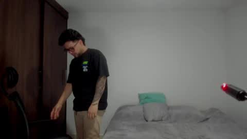 lucas_estrada1 online show from April 1, 4:25 am