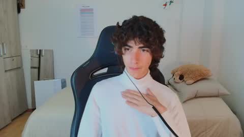 lucas_xo online show from February 19, 3:36 am