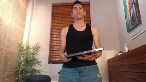 Lucca Moreti online show from May 31, 3:51 am