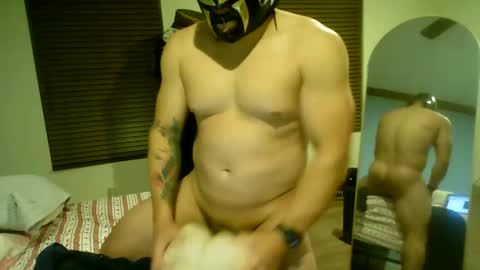 Snapshot of luchamuscles chatting on January 9, 3:15 am luchamuscles online show from January 9, 3:15 am