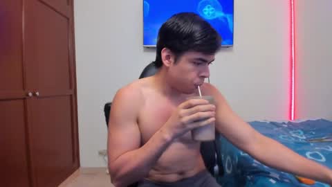 Lucian Gomez online show from March 4, 1:06 pm