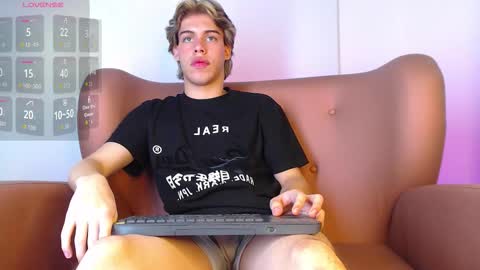 lucian_greyy online show from November 19, 5:29 am